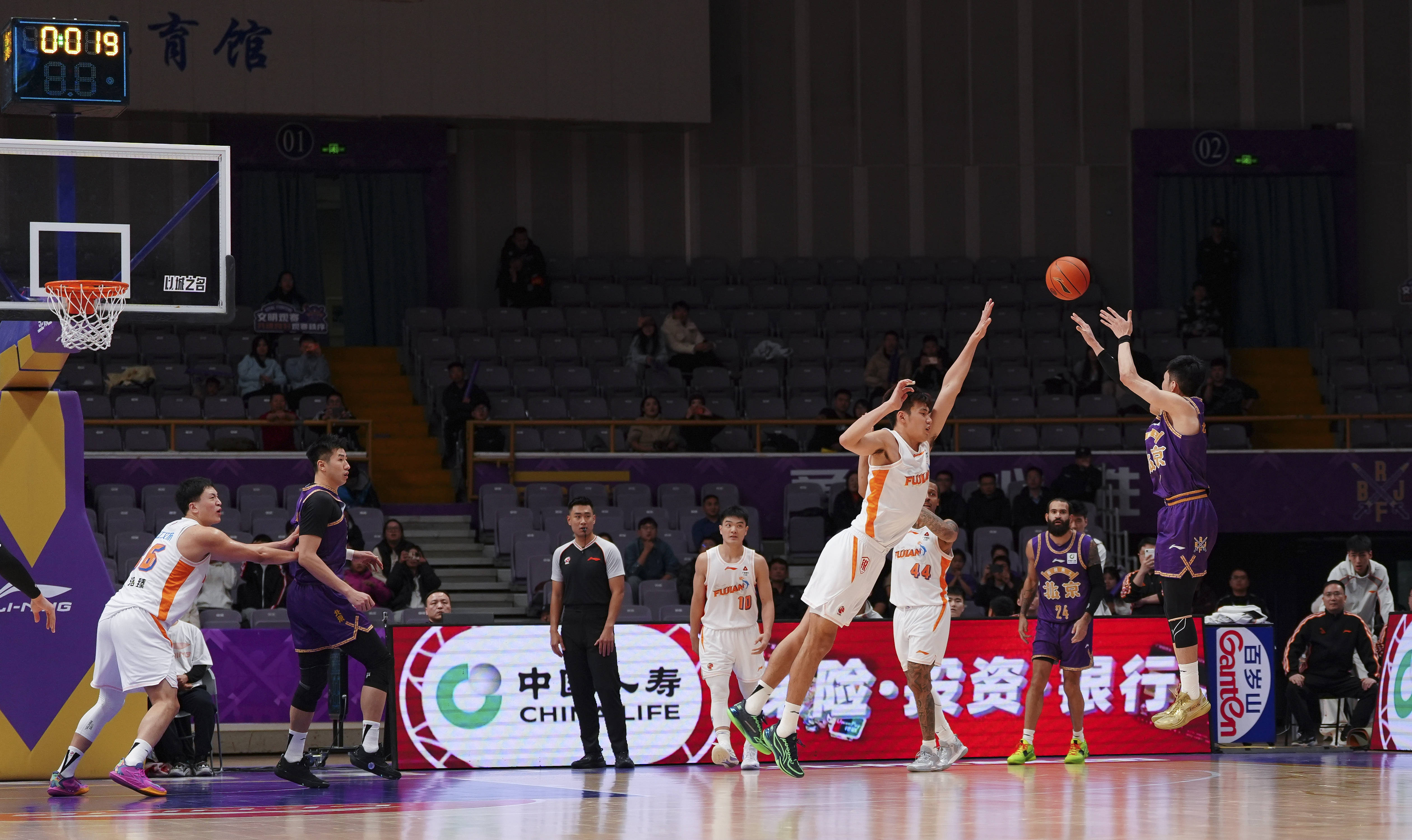 九游游戏刚刚！关键时刻成都蓉城备战CBA常规赛德布劳内连续七场比赛得分超过败北，深圳男篮围绕法甲主帅复盘(中国男篮带14人前往沙特)